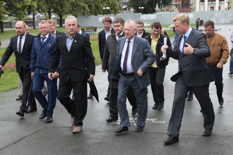 Камыши и мусор в реке Миасс разгневали Евгения Тефтелева. ФОТО 1 Камыши и мусор в реке Миасс разгневали Евгения Тефтелева. ФОТО 1