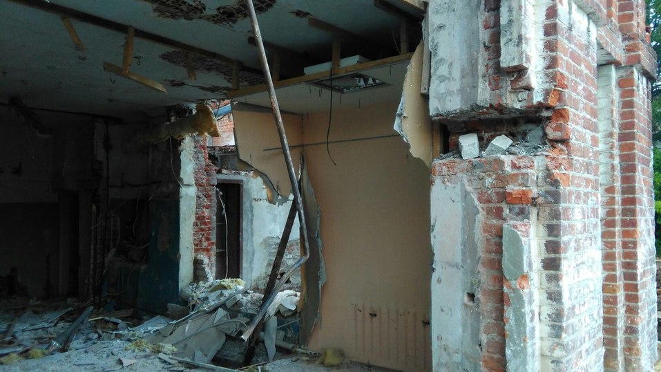 В Нижнем Новгороде начали снос бетонных пакгаузов на Стрелке 4 В Нижнем Новгороде начали снос бетонных пакгаузов на Стрелке 4