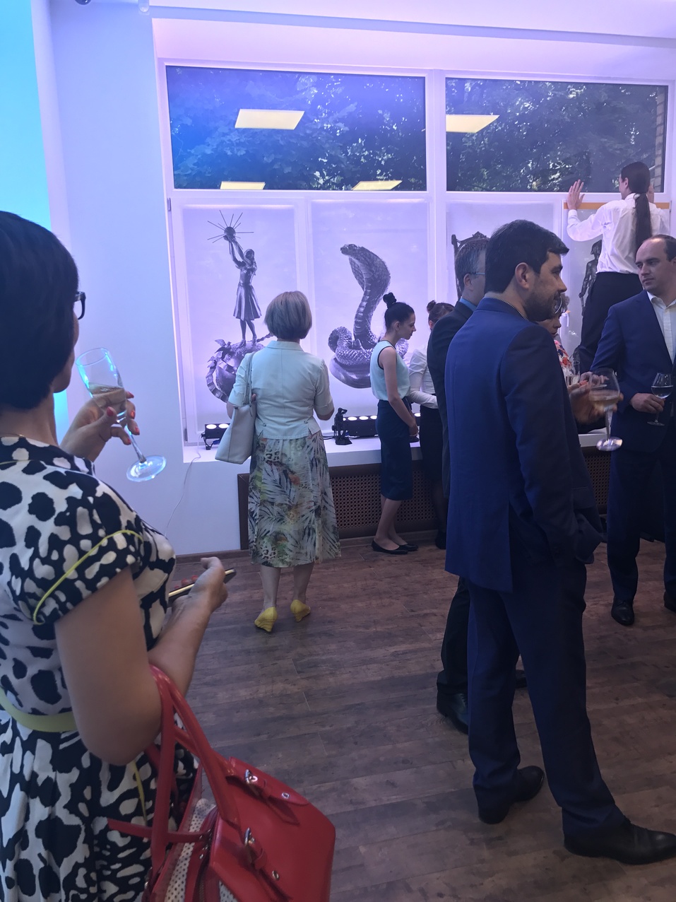 Каслинский завод открыл в Москве первый салон-магазин изделий из чугуна 1 Каслинский завод открыл в Москве первый салон-магазин изделий из чугуна 1