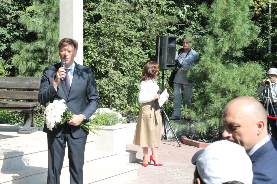 «Это был великий человек». Открыт памятник Ростиславу Шило 3 «Это был великий человек». Открыт памятник Ростиславу Шило 3