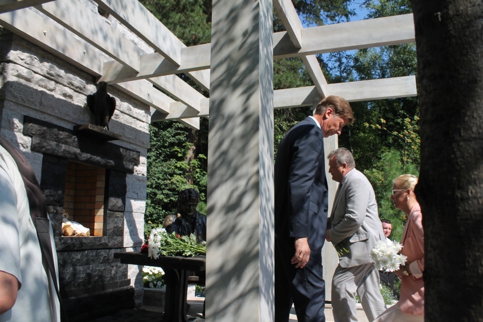 «Это был великий человек». Открыт памятник Ростиславу Шило 5 «Это был великий человек». Открыт памятник Ростиславу Шило 5