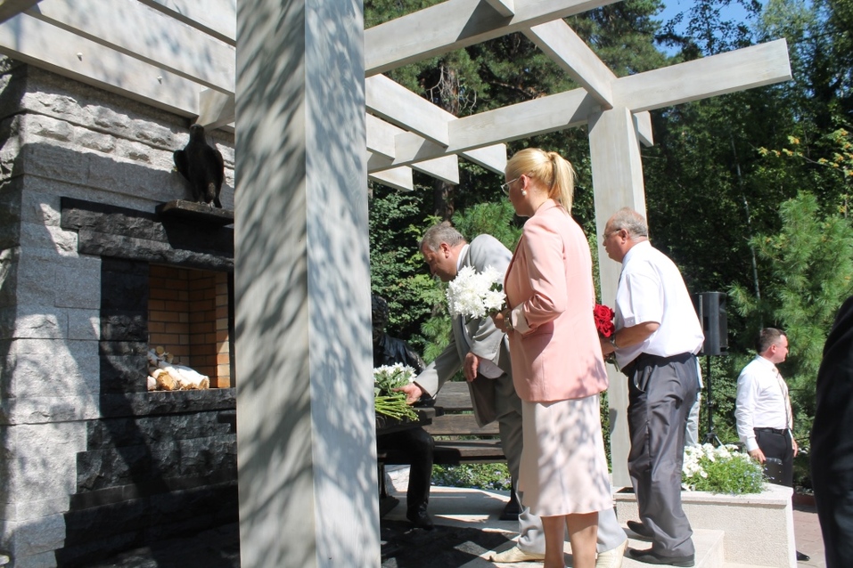 «Это был великий человек». Открыт памятник Ростиславу Шило 6 «Это был великий человек». Открыт памятник Ростиславу Шило 6