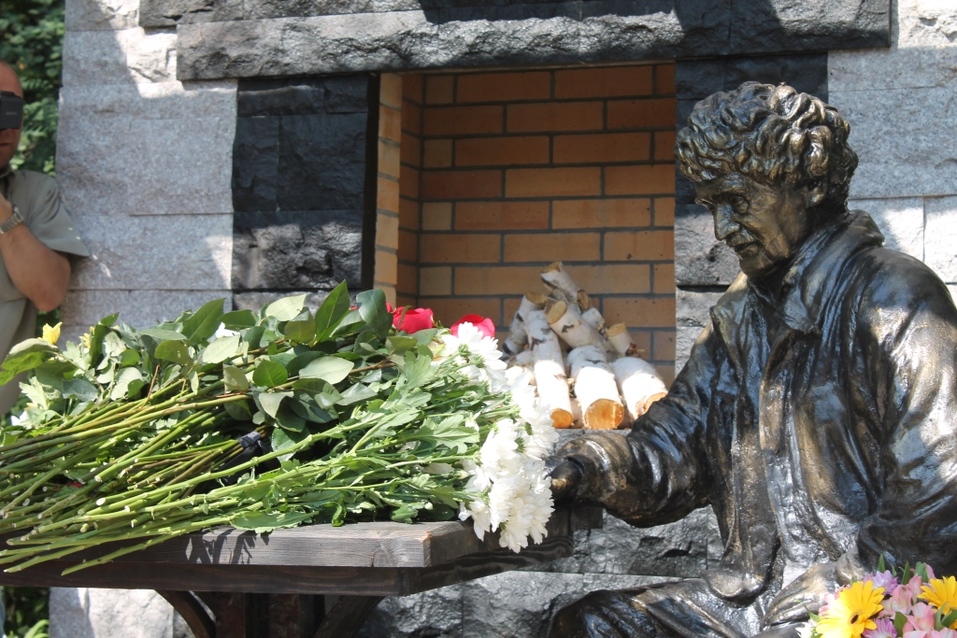 «Это был великий человек». Открыт памятник Ростиславу Шило 7 «Это был великий человек». Открыт памятник Ростиславу Шило 7