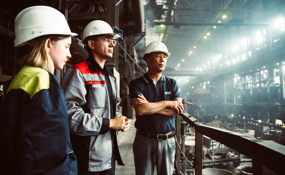 Металлург из Южной Кореи привез на крупное предприятие Челябинска плавильную печь. ФОТО 2 Металлург из Южной Кореи привез на крупное предприятие Челябинска плавильную печь. ФОТО 2