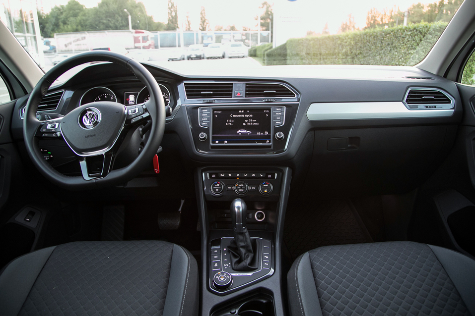 Алексей Матвеенко совершил загородный вояж на новом Volkswagen Tiguan 3 Алексей Матвеенко совершил загородный вояж на новом Volkswagen Tiguan 3