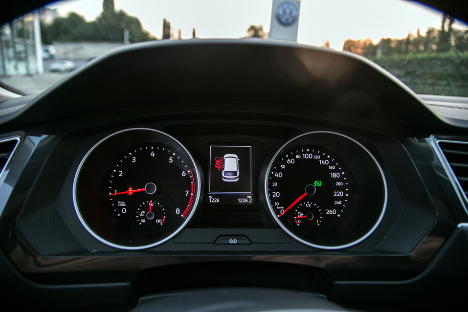 Алексей Матвеенко совершил загородный вояж на новом Volkswagen Tiguan 18 Алексей Матвеенко совершил загородный вояж на новом Volkswagen Tiguan 18