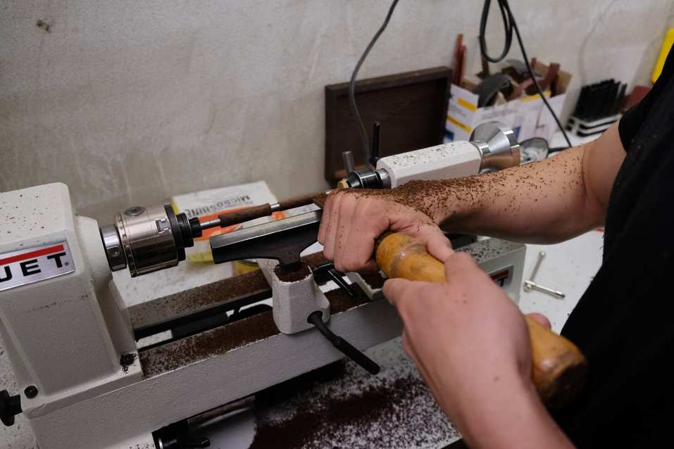 «Одна ручка стоит 150 тыс. руб.» Как бывший студент взял дрель и укротил черное дерево 6 «Одна ручка стоит 150 тыс. руб.» Как бывший студент взял дрель и укротил черное дерево 6