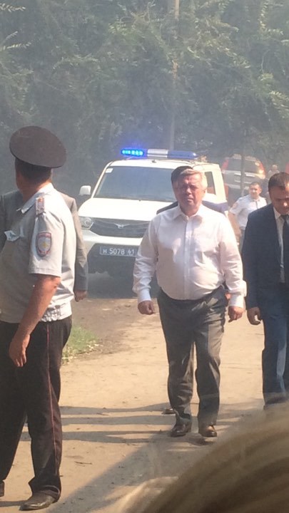 Донской губернатор прибыл на крупный пожар в районе Театральной площади Ростова LIVE 1 Донской губернатор прибыл на крупный пожар в районе Театральной площади Ростова LIVE 1