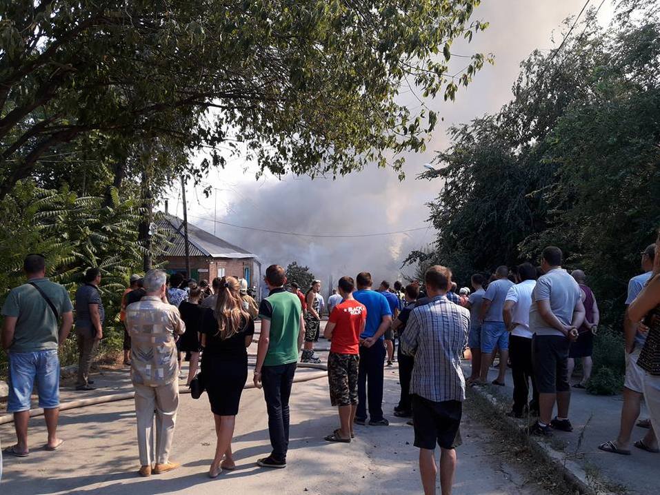 Донской губернатор прибыл на крупный пожар в районе Театральной площади Ростова LIVE 7 Донской губернатор прибыл на крупный пожар в районе Театральной площади Ростова LIVE 7