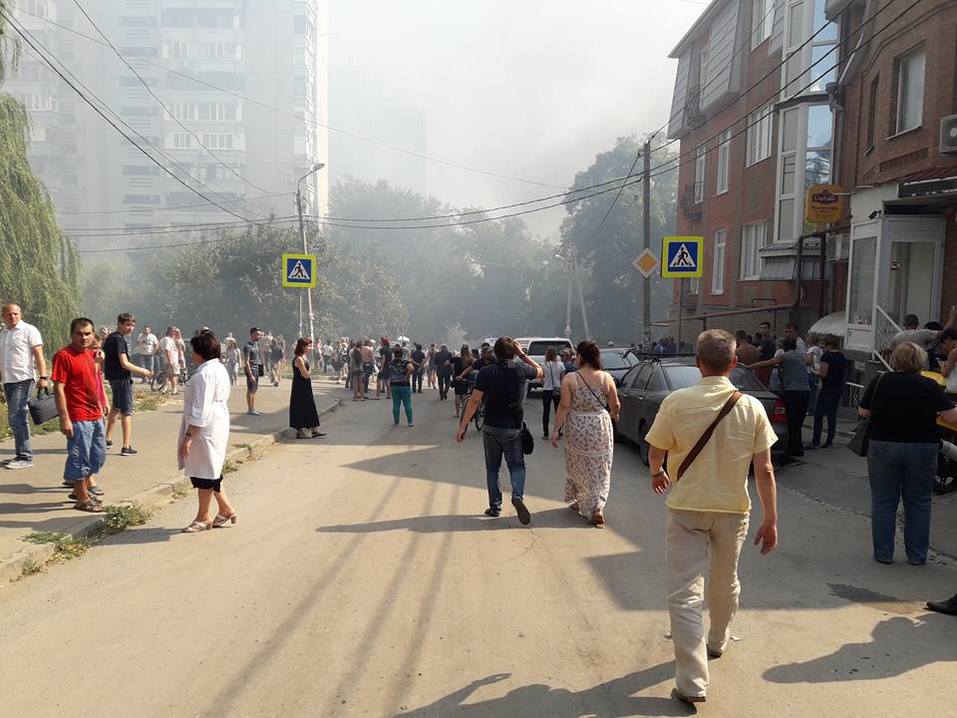 Донской губернатор прибыл на крупный пожар в районе Театральной площади Ростова LIVE 8 Донской губернатор прибыл на крупный пожар в районе Театральной площади Ростова LIVE 8