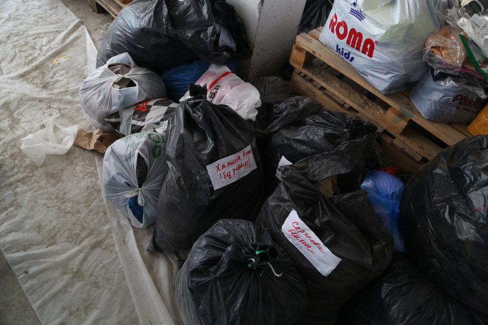 Жители Ростова активно помогают пострадавшим от пожара вещами ФОТО 5 Жители Ростова активно помогают пострадавшим от пожара вещами ФОТО 5