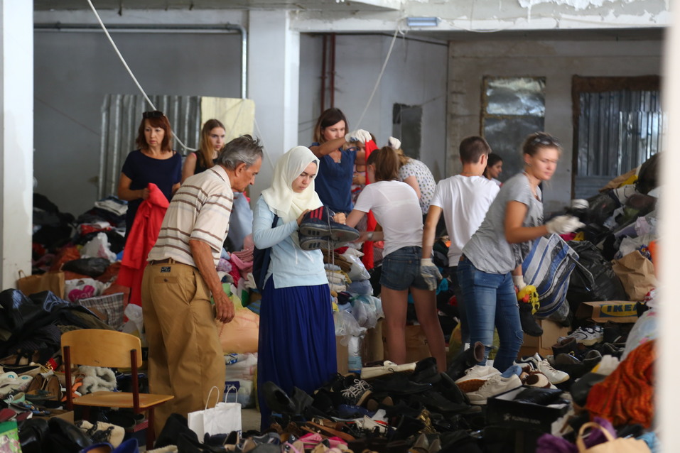 Жители Ростова активно помогают пострадавшим от пожара вещами ФОТО 7 Жители Ростова активно помогают пострадавшим от пожара вещами ФОТО 7