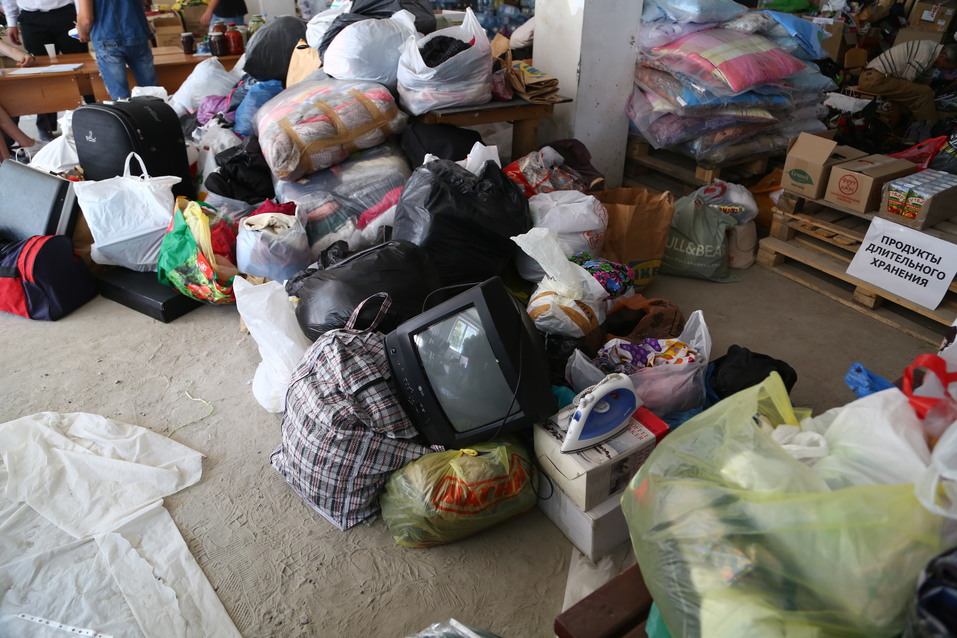 Жители Ростова активно помогают пострадавшим от пожара вещами ФОТО 9 Жители Ростова активно помогают пострадавшим от пожара вещами ФОТО 9