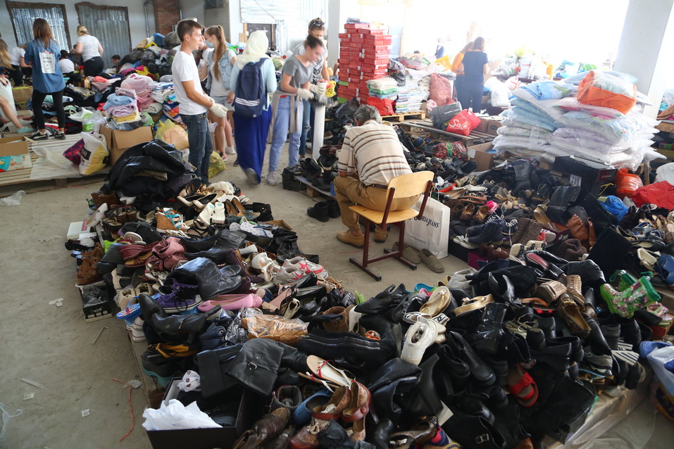 Жители Ростова активно помогают пострадавшим от пожара вещами ФОТО 12 Жители Ростова активно помогают пострадавшим от пожара вещами ФОТО 12