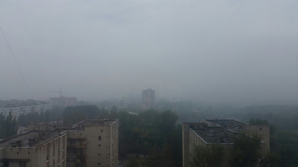 Дым и неприятный запах в Ростове объяснили пожаром на свалке ФОТО 2 Дым и неприятный запах в Ростове объяснили пожаром на свалке ФОТО 2