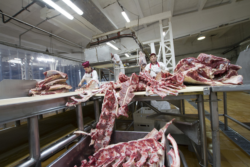 Изнанка комбината «Хороший вкус». Из чего делают сосиски и колбасы, и едят ли их работники 6 Изнанка комбината «Хороший вкус». Из чего делают сосиски и колбасы, и едят ли их работники 6