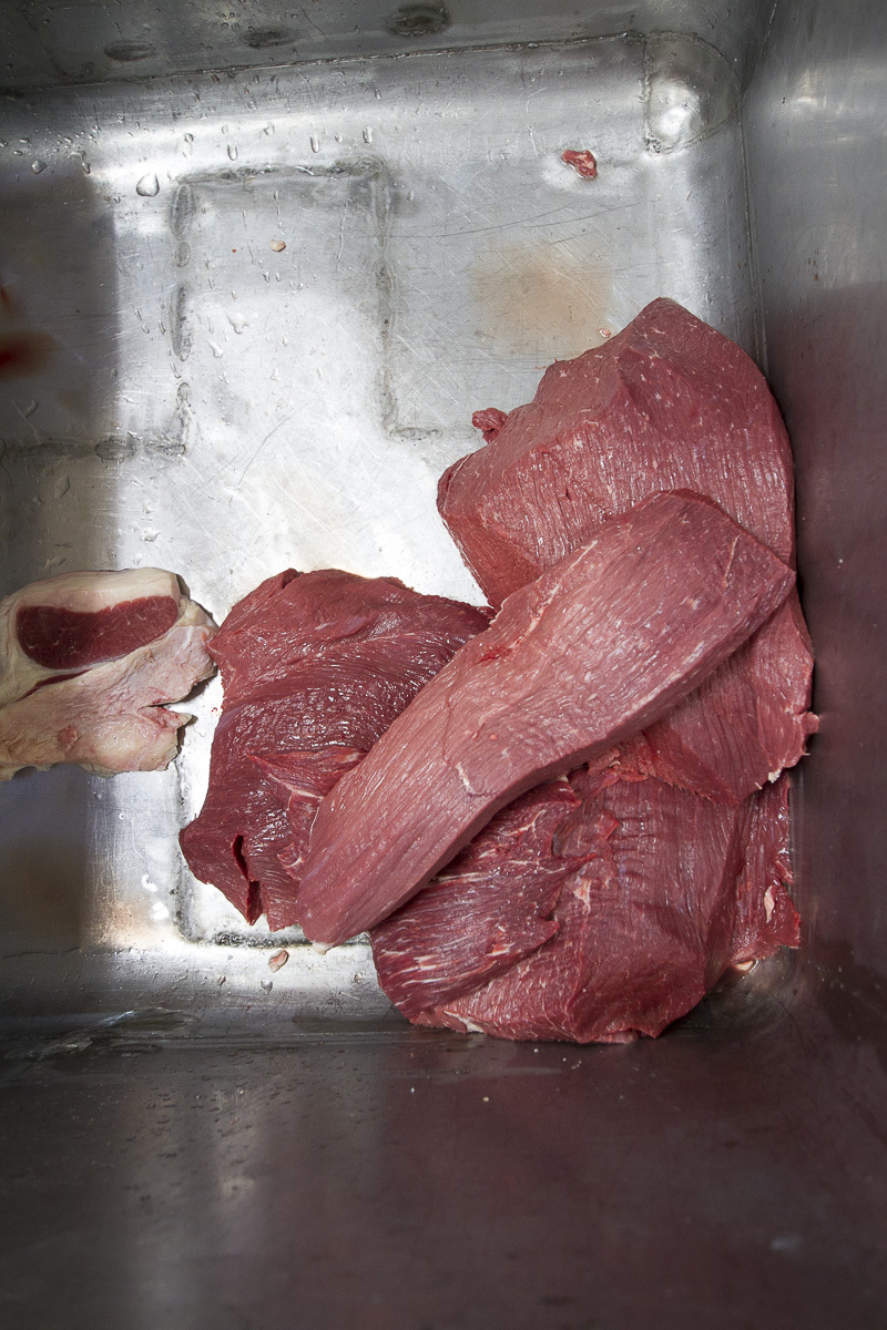 Изнанка комбината «Хороший вкус». Из чего делают сосиски и колбасы, и едят ли их работники 11 Изнанка комбината «Хороший вкус». Из чего делают сосиски и колбасы, и едят ли их работники 11