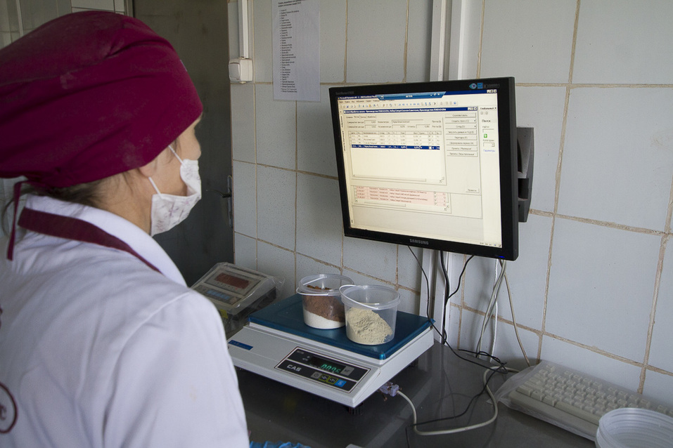 Изнанка комбината «Хороший вкус». Из чего делают сосиски и колбасы, и едят ли их работники 19 Изнанка комбината «Хороший вкус». Из чего делают сосиски и колбасы, и едят ли их работники 19