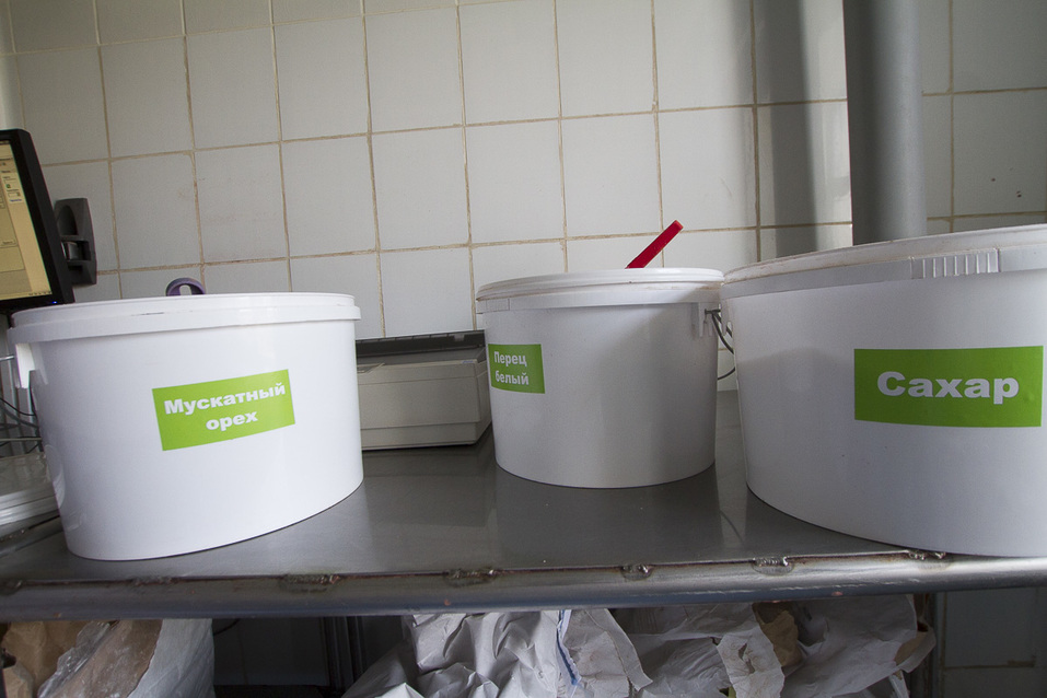 Изнанка комбината «Хороший вкус». Из чего делают сосиски и колбасы, и едят ли их работники 18 Изнанка комбината «Хороший вкус». Из чего делают сосиски и колбасы, и едят ли их работники 18