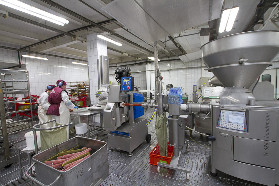 Изнанка комбината «Хороший вкус». Из чего делают сосиски и колбасы, и едят ли их работники 20 Изнанка комбината «Хороший вкус». Из чего делают сосиски и колбасы, и едят ли их работники 20