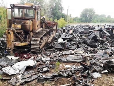 В Челябинске показали, как бульдозер раздавил тысячи игровых автоматов 2 В Челябинске показали, как бульдозер раздавил тысячи игровых автоматов 2