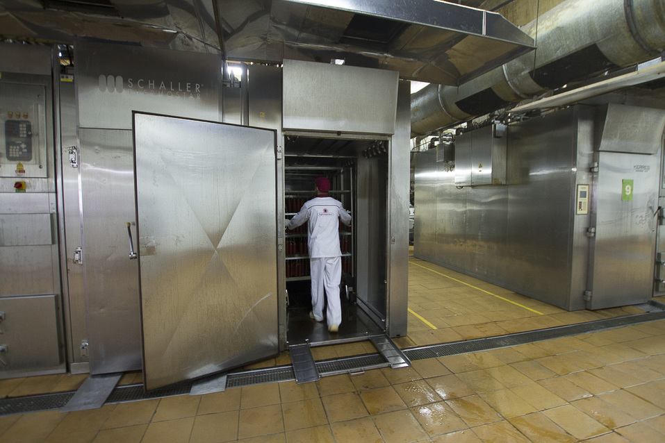 Изнанка комбината «Хороший вкус». Из чего делают сосиски и колбасы, и едят ли их работники 28 Изнанка комбината «Хороший вкус». Из чего делают сосиски и колбасы, и едят ли их работники 28