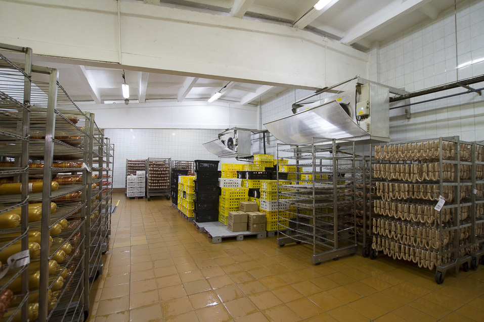 Изнанка комбината «Хороший вкус». Из чего делают сосиски и колбасы, и едят ли их работники 29 Изнанка комбината «Хороший вкус». Из чего делают сосиски и колбасы, и едят ли их работники 29