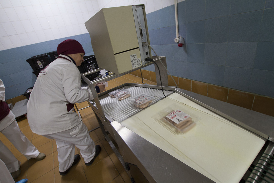 Изнанка комбината «Хороший вкус». Из чего делают сосиски и колбасы, и едят ли их работники 33 Изнанка комбината «Хороший вкус». Из чего делают сосиски и колбасы, и едят ли их работники 33