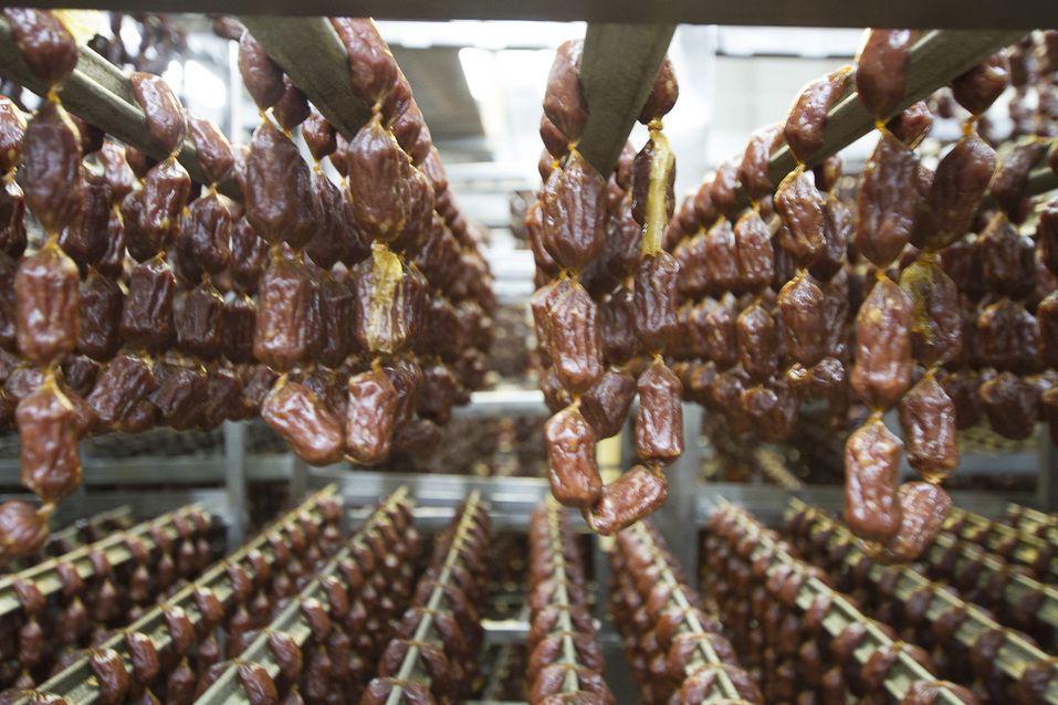 Изнанка комбината «Хороший вкус». Из чего делают сосиски и колбасы, и едят ли их работники 36 Изнанка комбината «Хороший вкус». Из чего делают сосиски и колбасы, и едят ли их работники 36