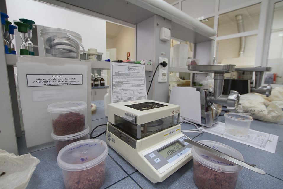 Изнанка комбината «Хороший вкус». Из чего делают сосиски и колбасы, и едят ли их работники 40 Изнанка комбината «Хороший вкус». Из чего делают сосиски и колбасы, и едят ли их работники 40