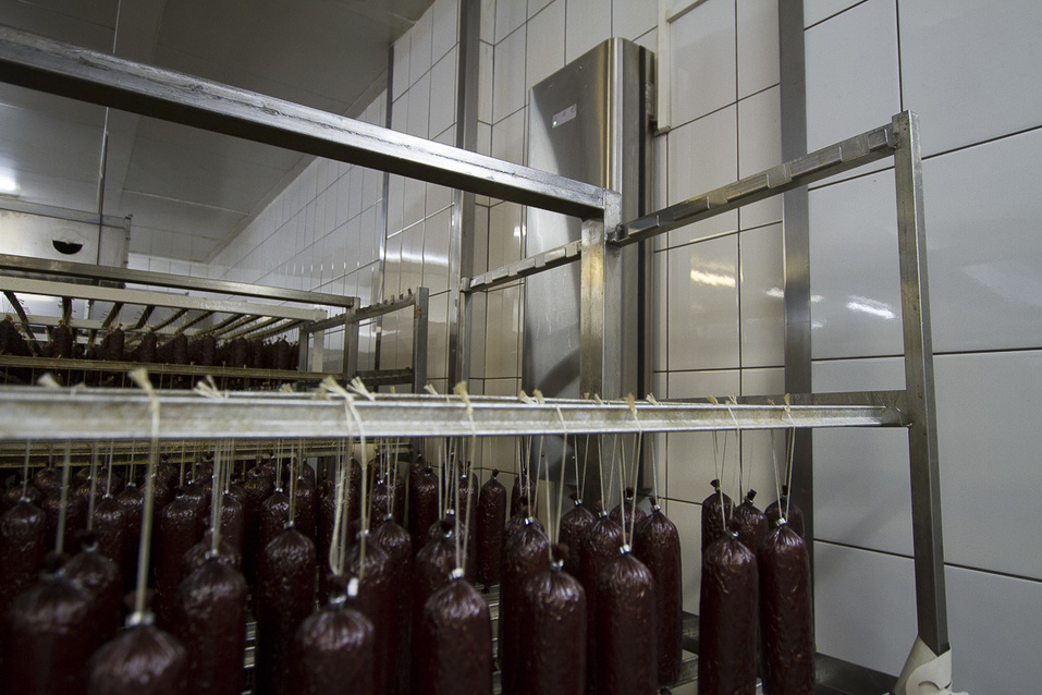 Изнанка комбината «Хороший вкус». Из чего делают сосиски и колбасы, и едят ли их работники 46 Изнанка комбината «Хороший вкус». Из чего делают сосиски и колбасы, и едят ли их работники 46