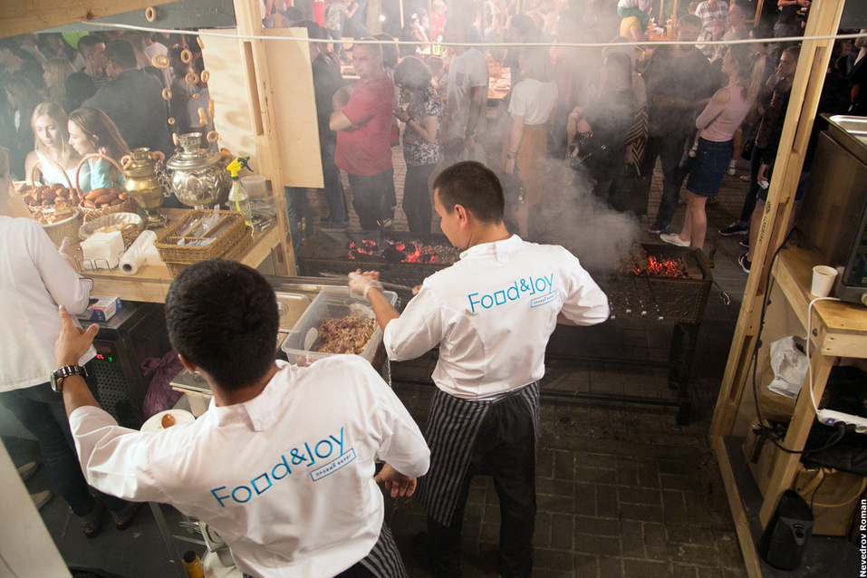 Сеть ресторанов "Правый берег" провела в Ростове фестиваль "Food & Joy" 17 Сеть ресторанов "Правый берег" провела в Ростове фестиваль "Food & Joy" 17