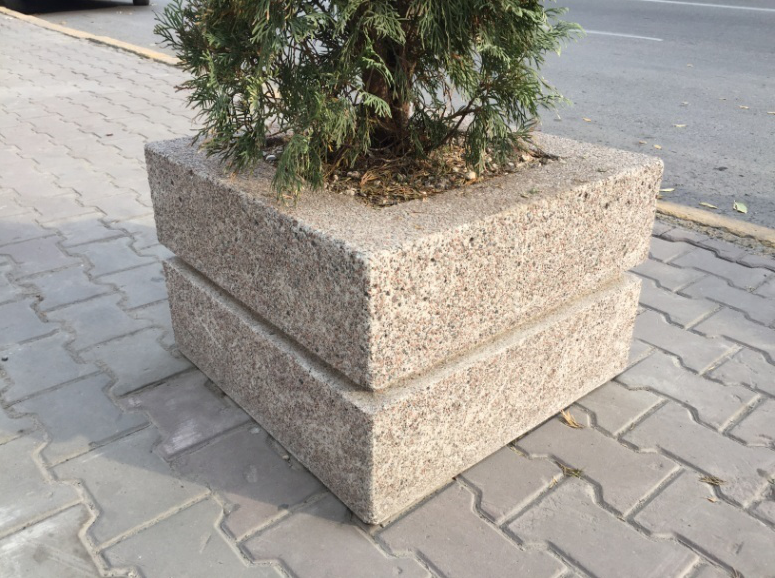 В центре Ростова установят антипарковочные столбы 2 В центре Ростова установят антипарковочные столбы 2