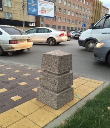 В центре Ростова установят антипарковочные столбы 1 В центре Ростова установят антипарковочные столбы 1