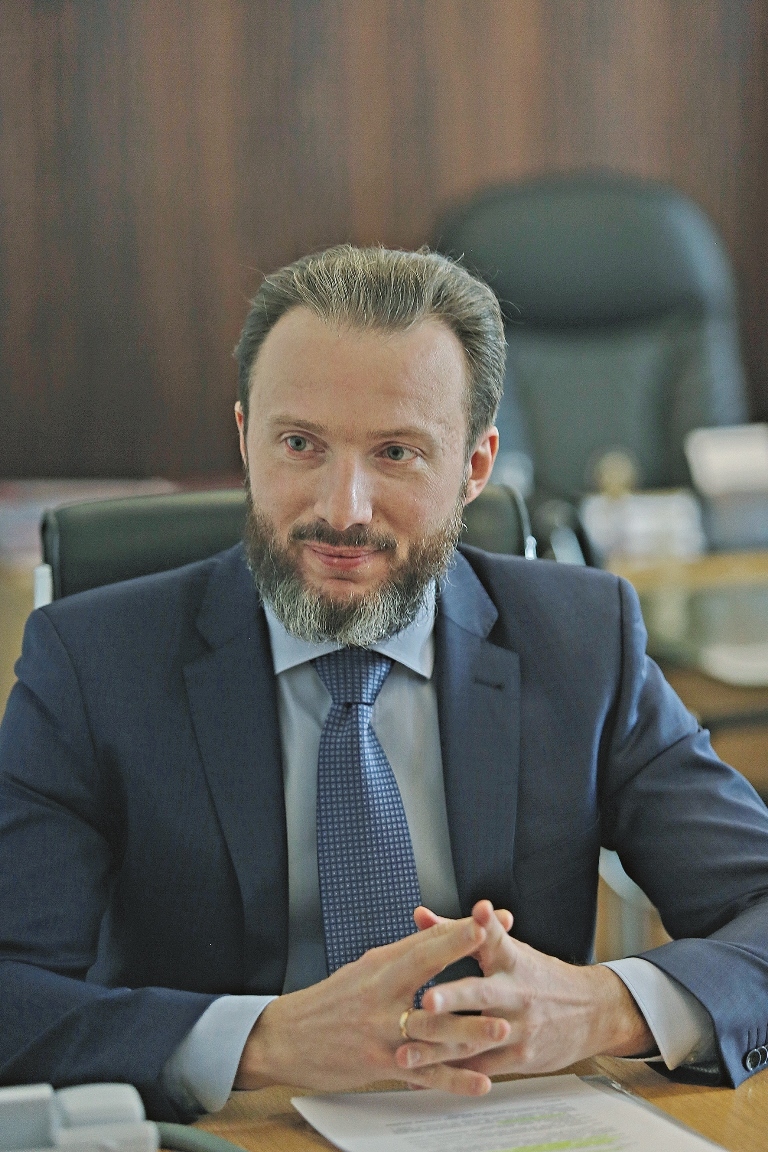 Сергей Пономаренко: «Нужно менять парадигму, а не таблички»
1 Сергей Пономаренко: «Нужно менять парадигму, а не таблички»
1