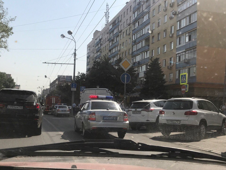 В Ростове эвакуировали несколько торговых центров 4 В Ростове эвакуировали несколько торговых центров 4