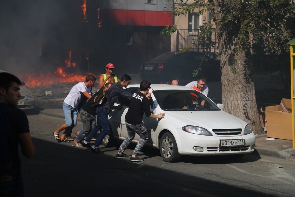 В центре Ростова-на-Дону горит гостиница ФОТО 3 В центре Ростова-на-Дону горит гостиница ФОТО 3