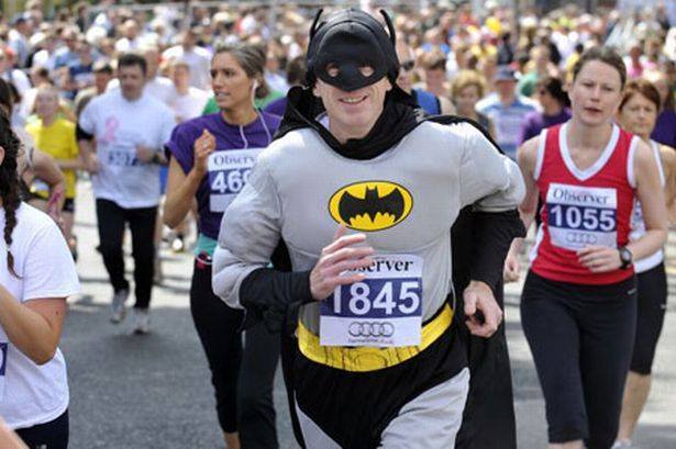 В Челябинске на улице Кирова был замечен рыцарь 1 В Челябинске на улице Кирова был замечен рыцарь 1