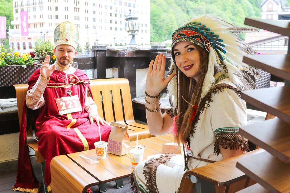 В Челябинске на улице Кирова был замечен рыцарь 2 В Челябинске на улице Кирова был замечен рыцарь 2