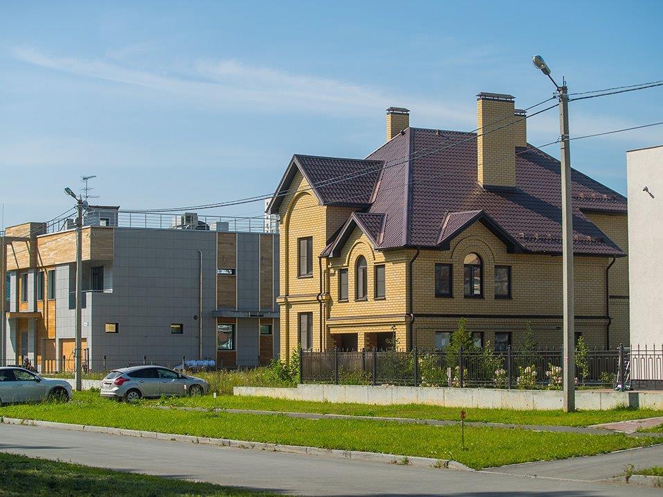 Коттеджный, но не загородный. Как создали кусочек малоэтажной Америки на Урале 7 Коттеджный, но не загородный. Как создали кусочек малоэтажной Америки на Урале 7