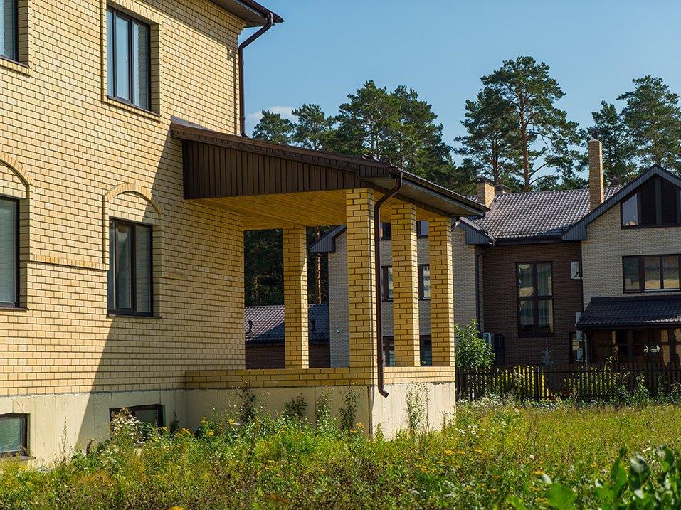 Коттеджный, но не загородный. Как создали кусочек малоэтажной Америки на Урале 10 Коттеджный, но не загородный. Как создали кусочек малоэтажной Америки на Урале 10