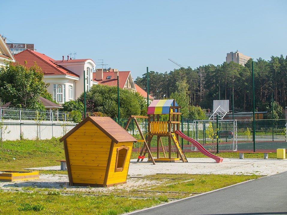 Коттеджный, но не загородный. Как создали кусочек малоэтажной Америки на Урале 11 Коттеджный, но не загородный. Как создали кусочек малоэтажной Америки на Урале 11