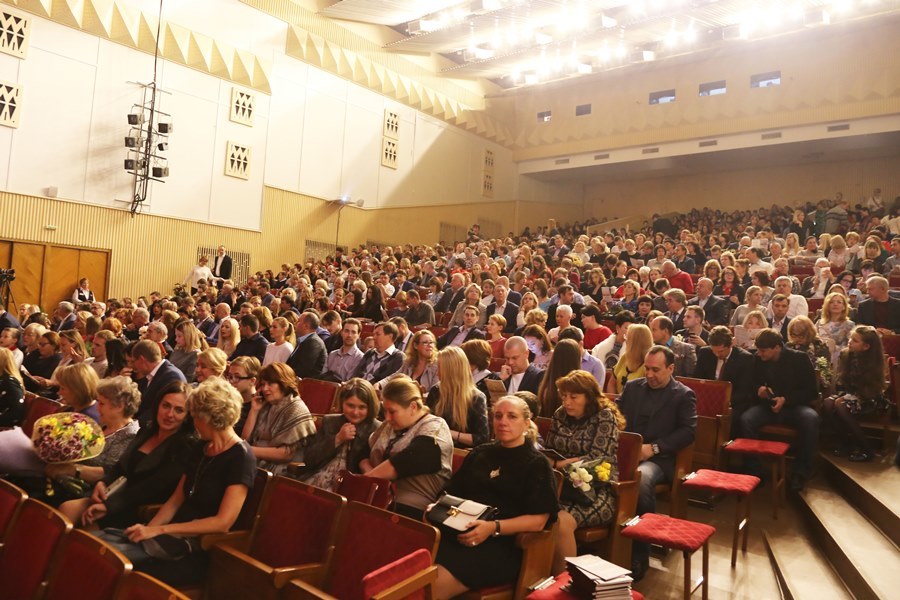 Нижегородские предприниматели вышли на сцену в благотворительном спектакле «Не может быть» 1 Нижегородские предприниматели вышли на сцену в благотворительном спектакле «Не может быть» 1