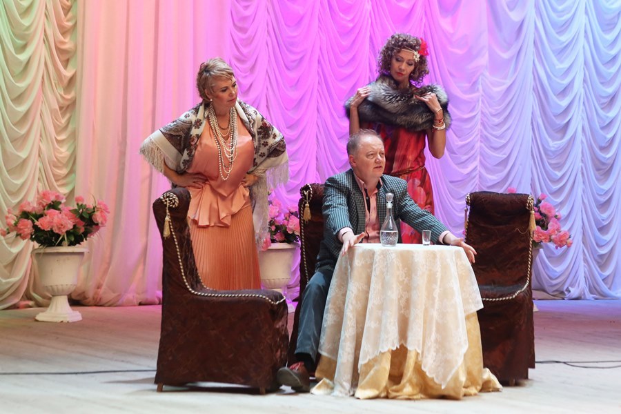 Нижегородские предприниматели вышли на сцену в благотворительном спектакле «Не может быть» 25