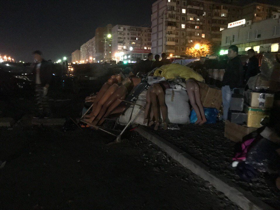 В Ростове-на-Дону горит рынок Темерник 1 В Ростове-на-Дону горит рынок Темерник 1