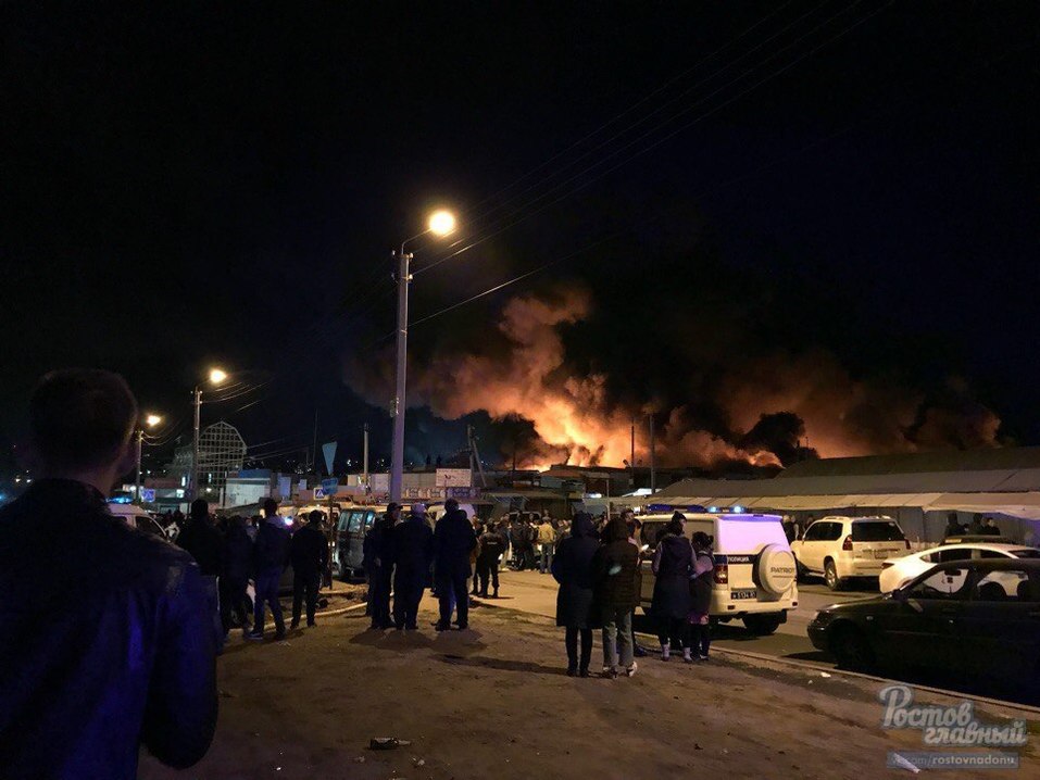 В Ростове-на-Дону горит рынок Темерник 3 В Ростове-на-Дону горит рынок Темерник 3