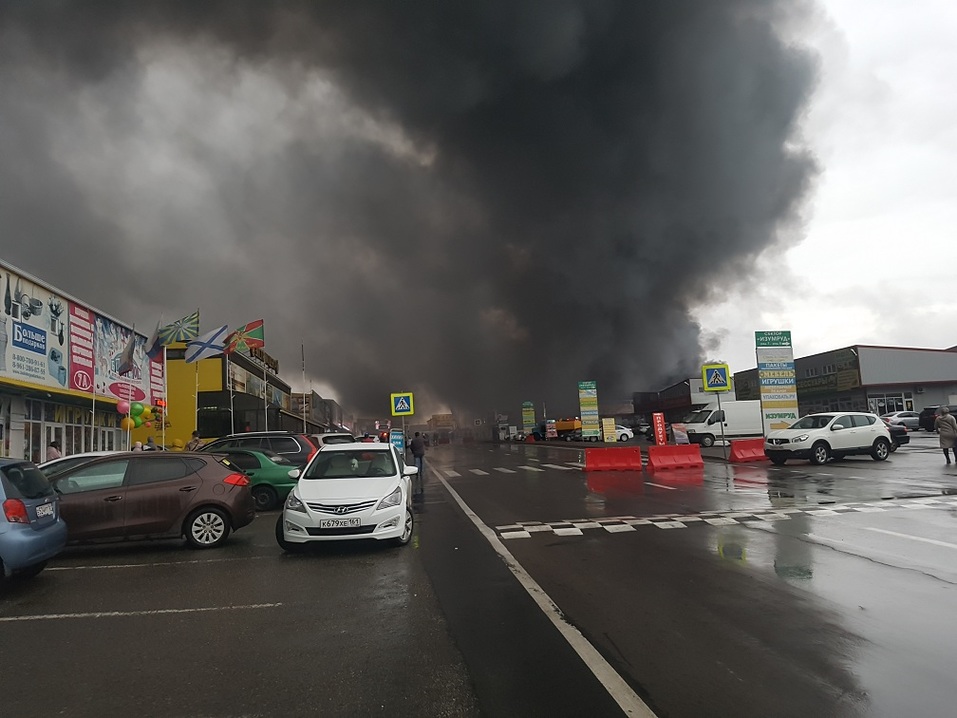 Торговцы с "Атланта" говорят о коротком замыкании в сгоревшем павильоне (ФОТО) 1 Торговцы с "Атланта" говорят о коротком замыкании в сгоревшем павильоне (ФОТО) 1