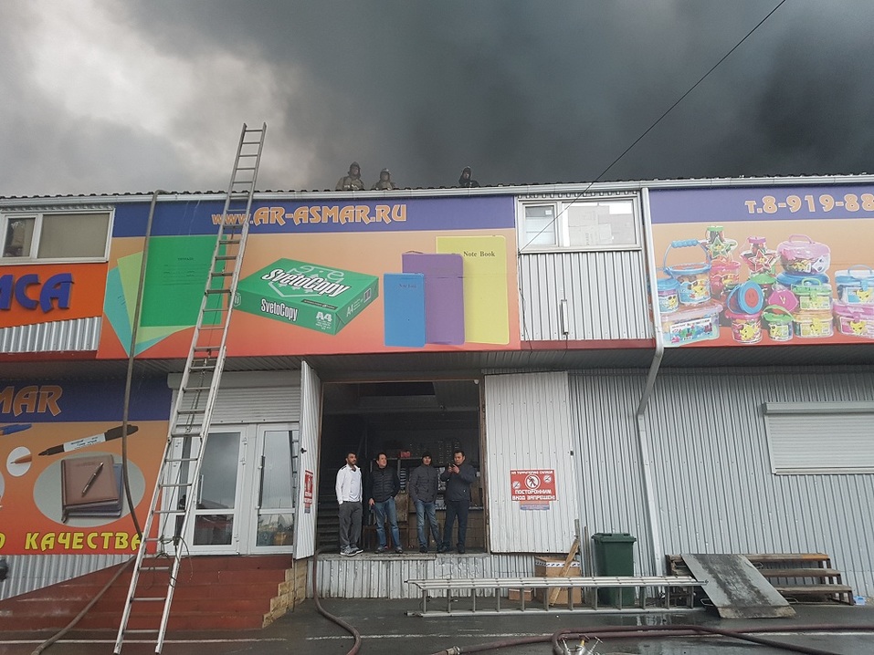 Торговцы с "Атланта" говорят о коротком замыкании в сгоревшем павильоне (ФОТО) 3 Торговцы с "Атланта" говорят о коротком замыкании в сгоревшем павильоне (ФОТО) 3