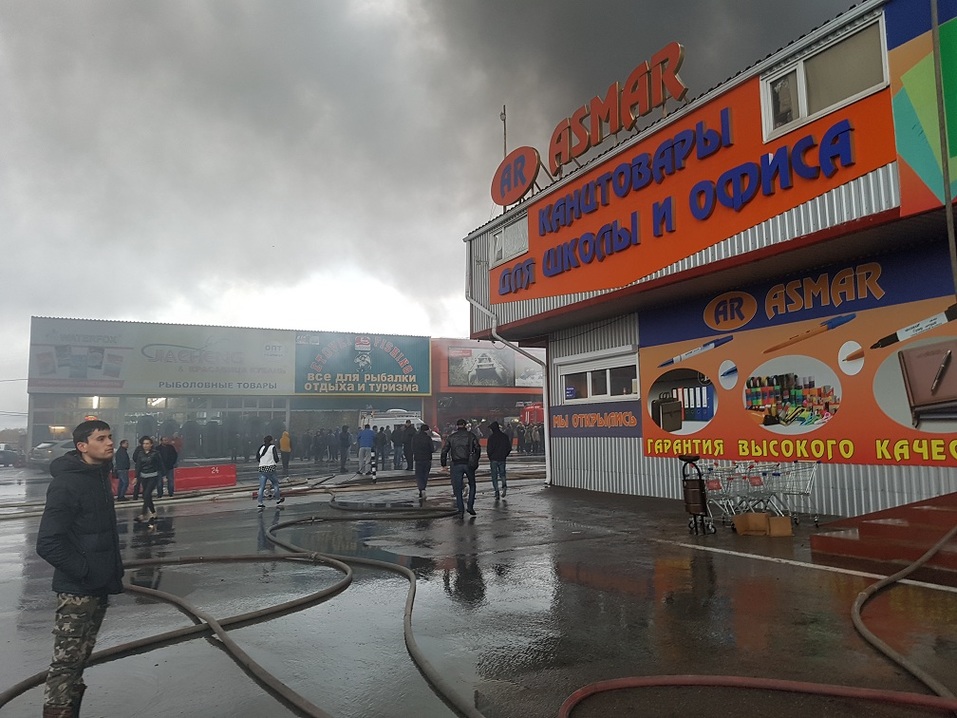 Торговцы с "Атланта" говорят о коротком замыкании в сгоревшем павильоне (ФОТО) 5 Торговцы с "Атланта" говорят о коротком замыкании в сгоревшем павильоне (ФОТО) 5