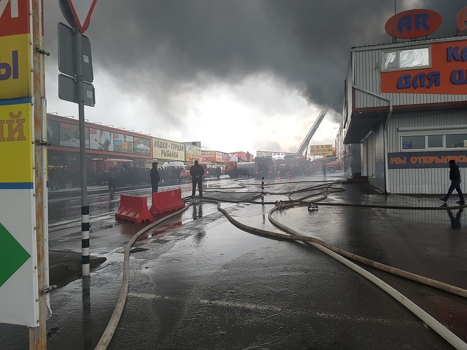 Торговцы с "Атланта" говорят о коротком замыкании в сгоревшем павильоне (ФОТО) 6 Торговцы с "Атланта" говорят о коротком замыкании в сгоревшем павильоне (ФОТО) 6